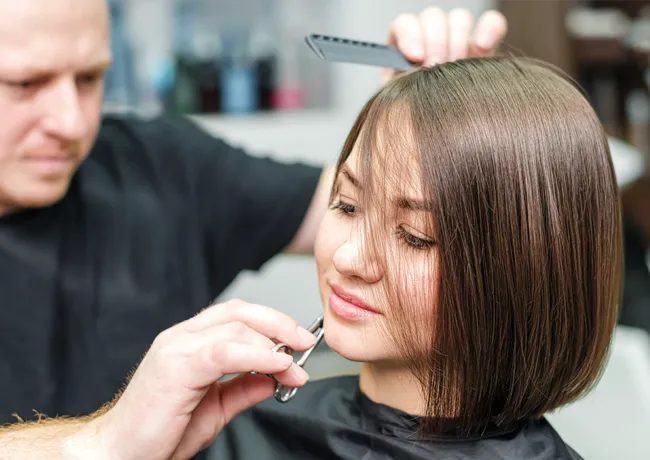 woman-getting-bob-haircut