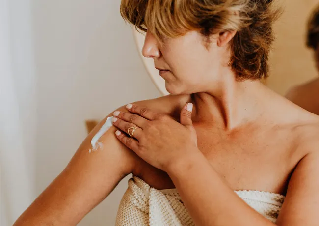 woman-applying-cream