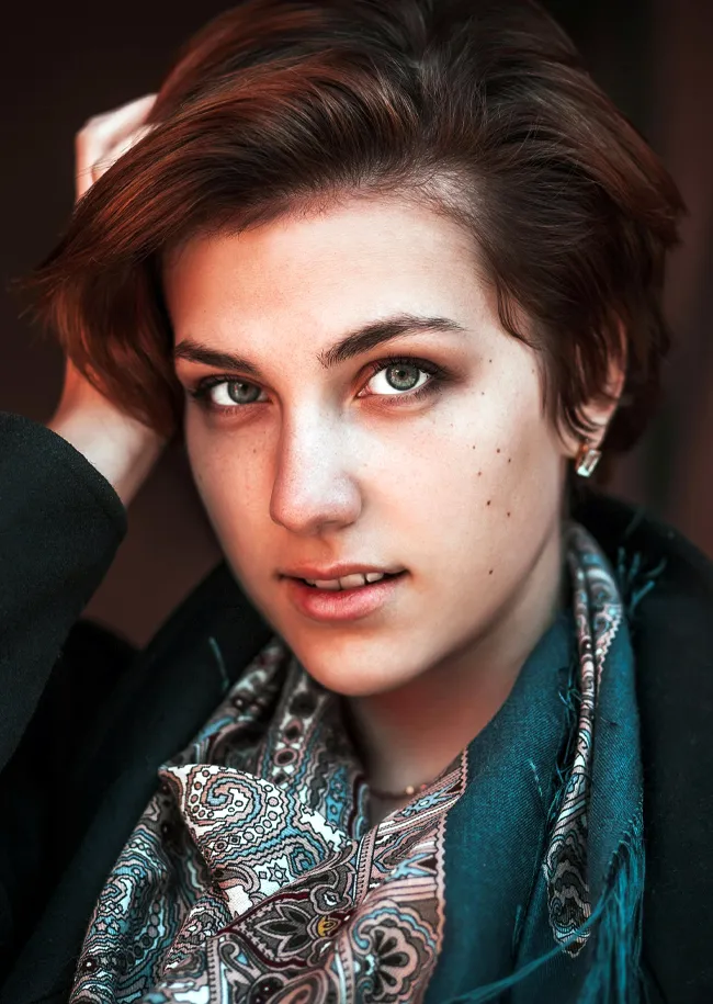 woman-contoured-pixie