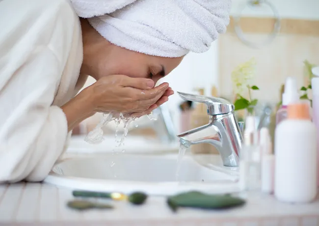 woman-washing-face