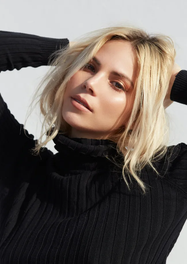 blonde-lob