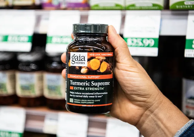 shopping-holding-turmeric