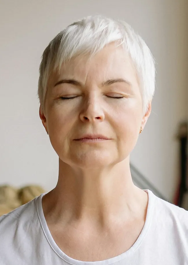 woman-short-pixie