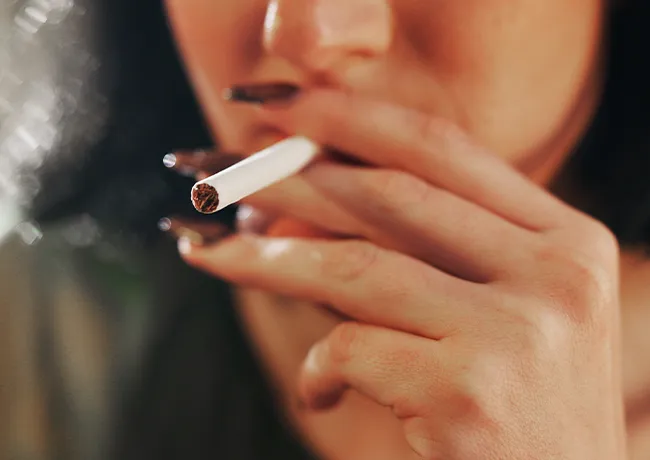 woman-smoking