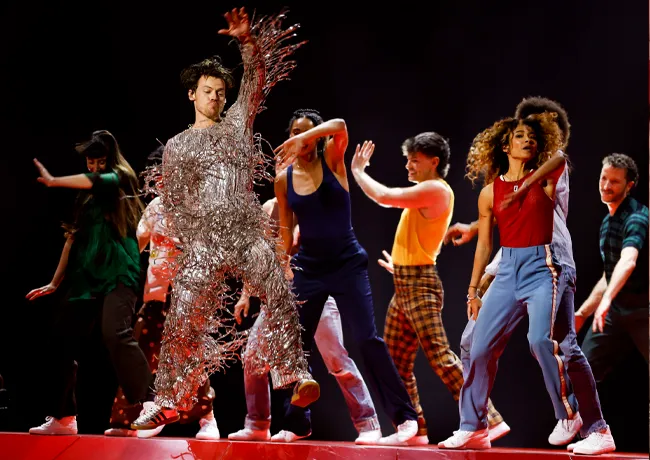 harry styles performing