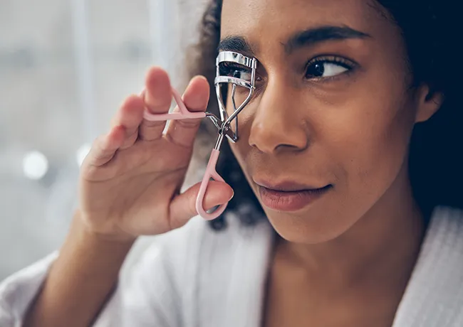 curling-eyelashes