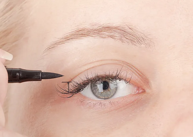 drawing-eyeliner