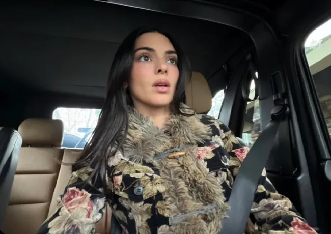 "Kendall Jenner in granny-print jacket selfie"