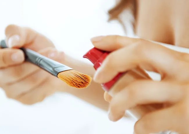 putting-foundation-on-brush