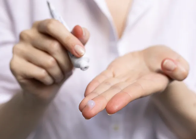 applying-retinoid