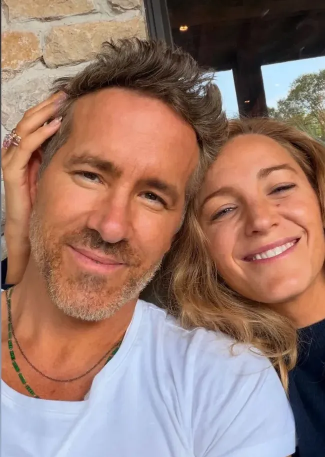 Blake Lively Ryan Reynolds selfie Instagram Story