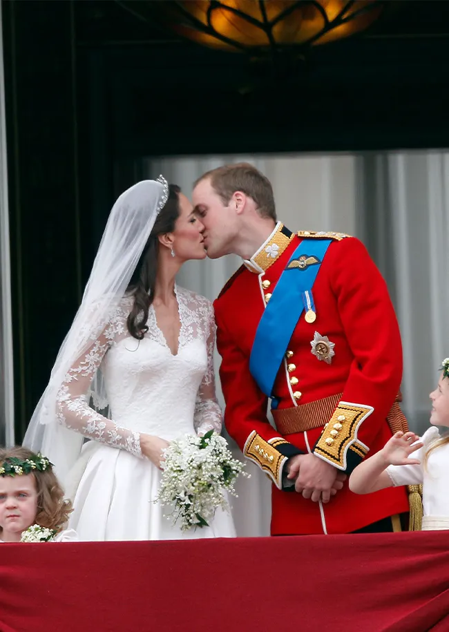 Prince William Kate Middleton balcony kiss royal wedding