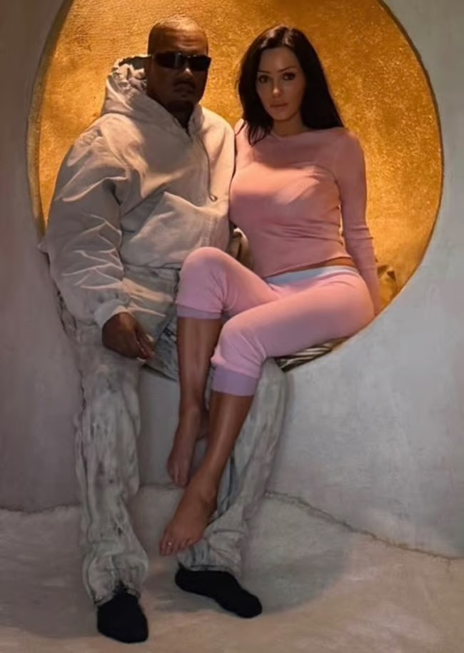 "Bianca Censori Instagram story with Kanye West"