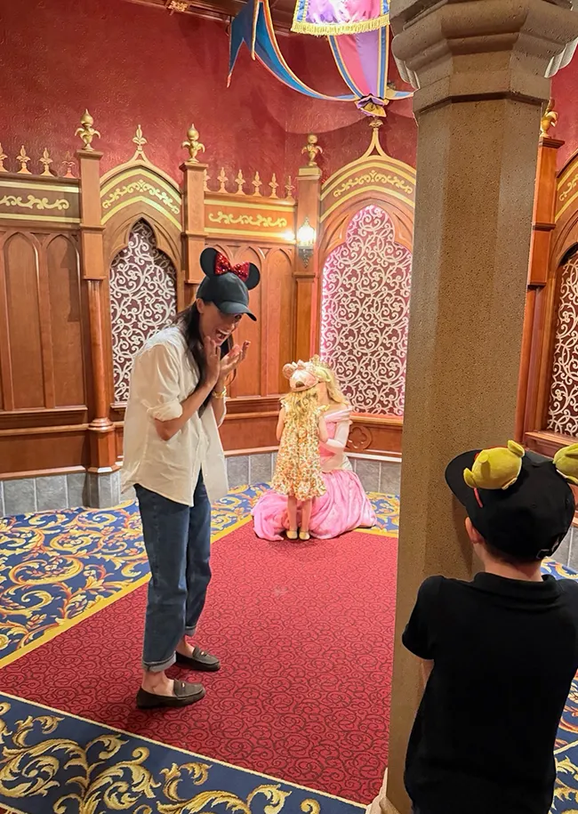 Meghan Markle with Princess Lilibet and Prince Archie in Disneyland