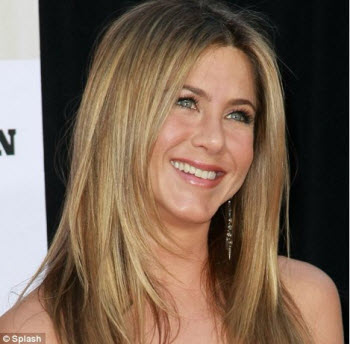 Jennifer Aniston Uses A $6 Face Wash | Celebrity Beauty - SHEfinds